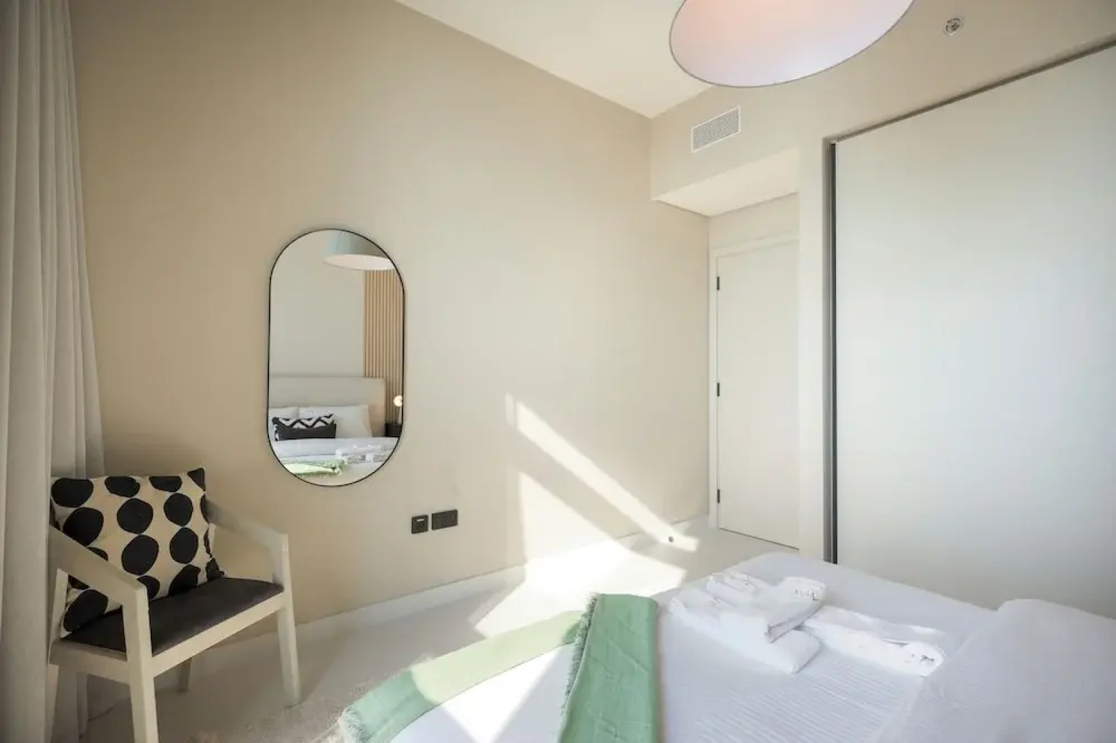 Aya - Exquisite Beachfront 1BR Living in Palm Jumeirah