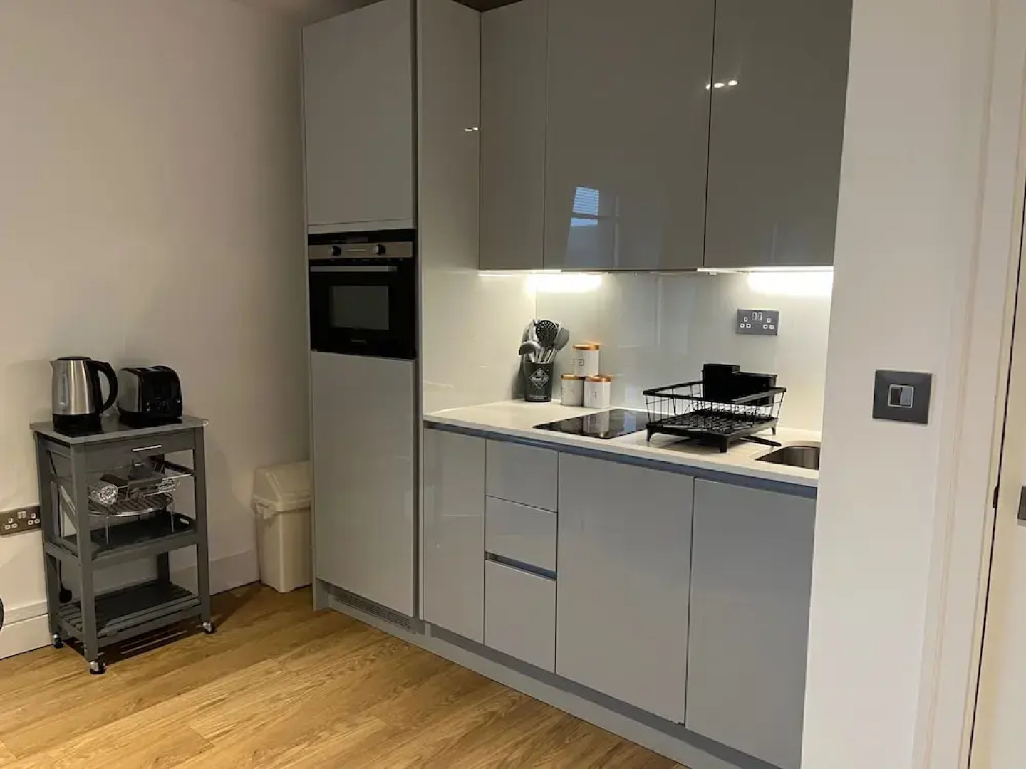 2br-modern-fullkitchen-25mincentrallondon-parking