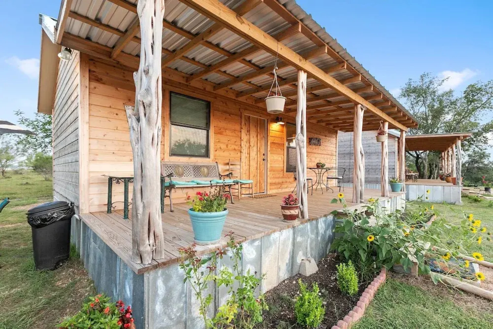 Hr 5 - The Indian 1 Bedroom Cabin by RedAwning