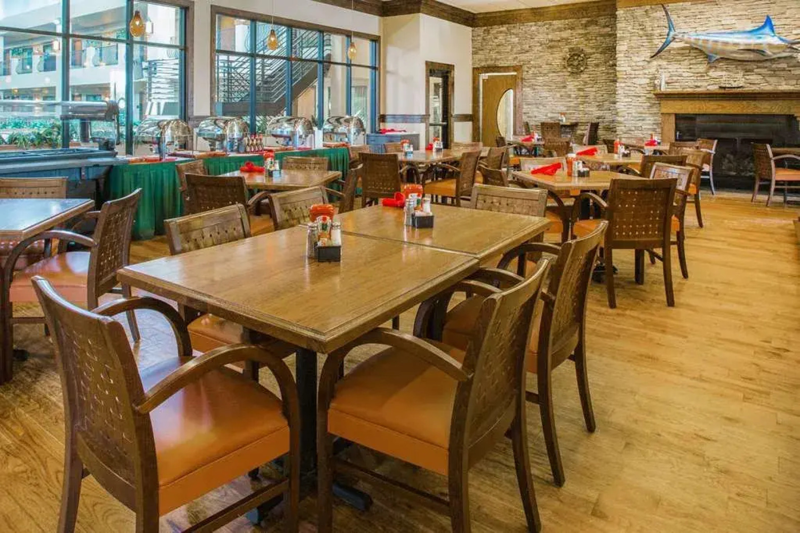 Ramada by Wyndham Des Moines Tropics Resort & Conference Ctr