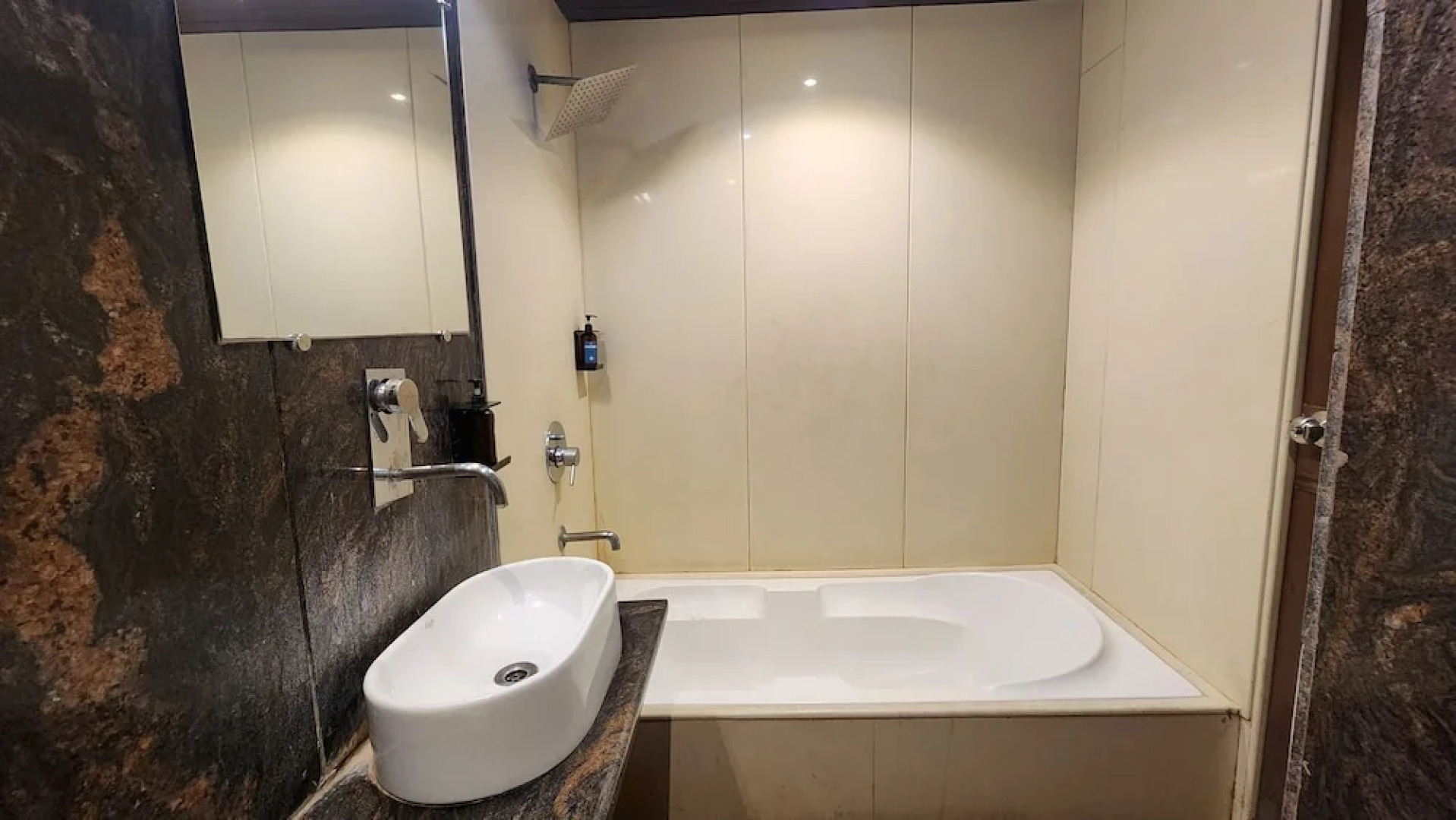 Saibaba International Supreme Hotel