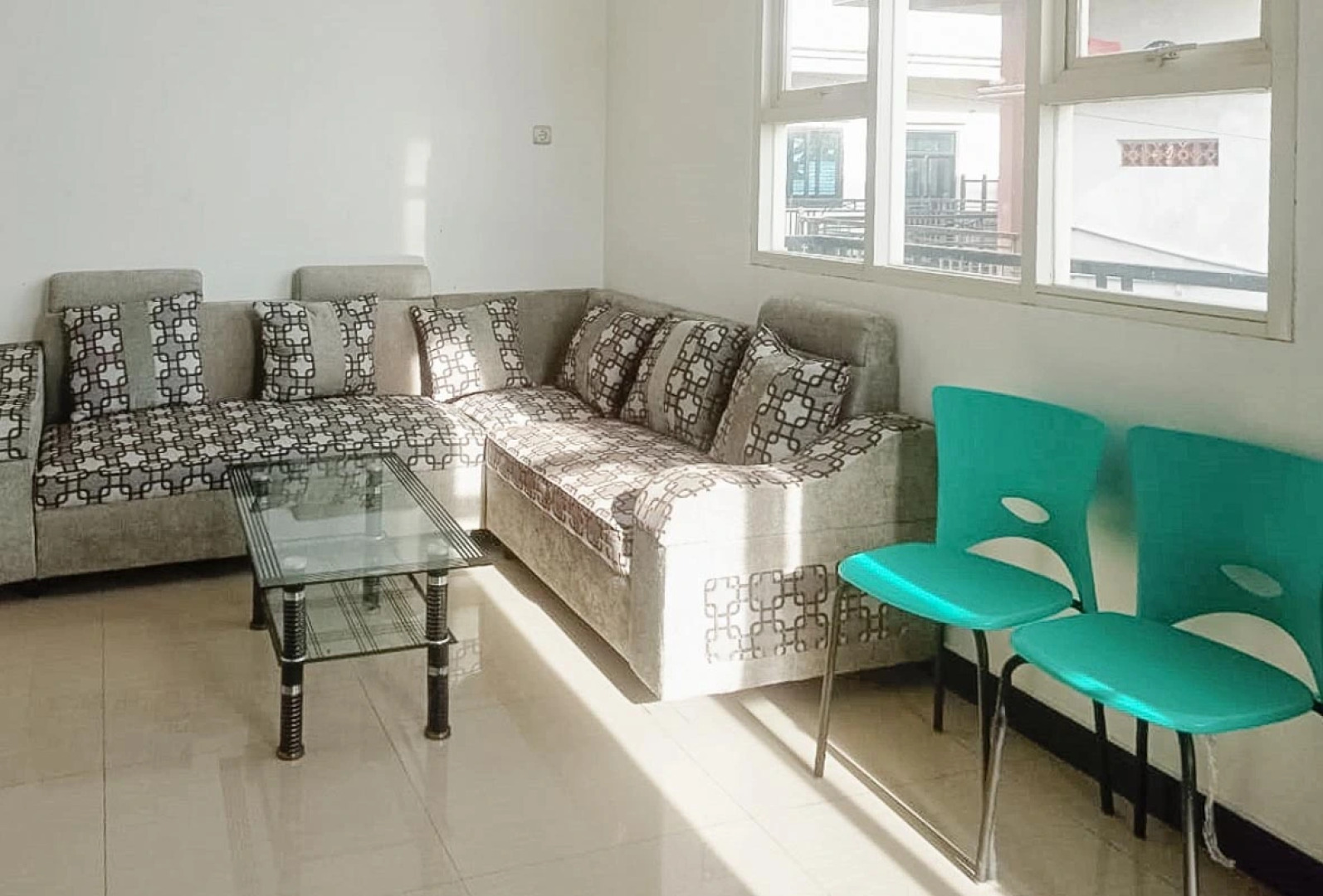 Grand Kencana Guesthouse near Wisata Bahari Lamongan