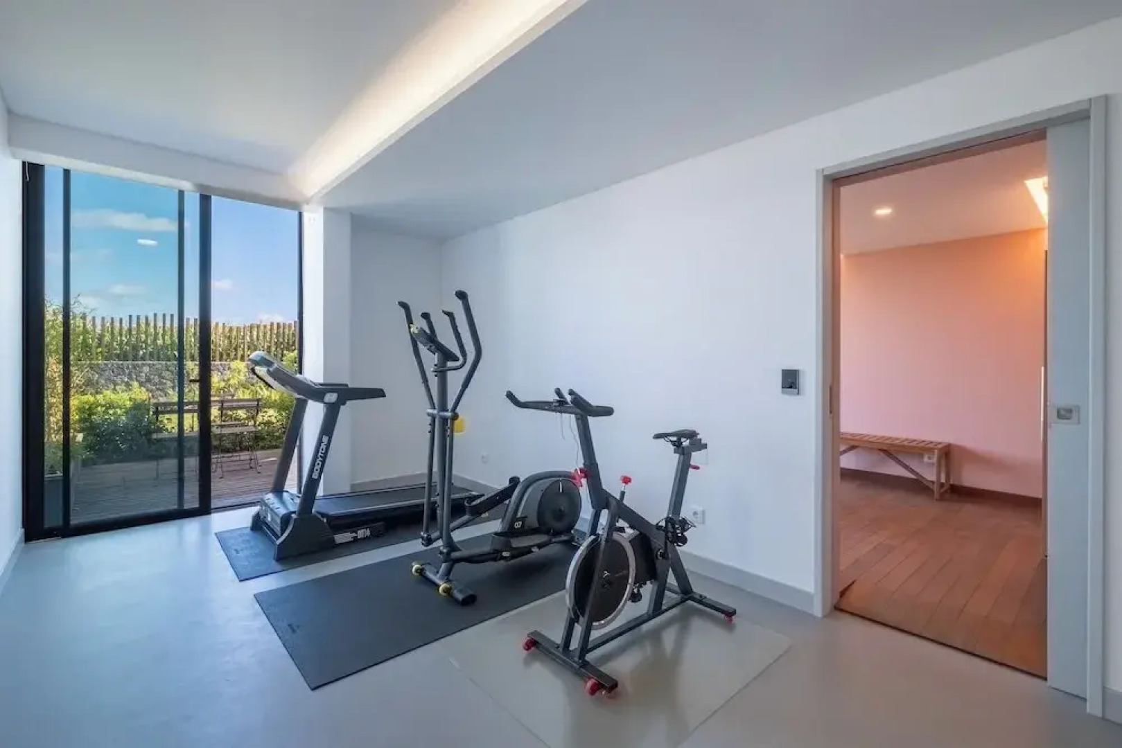 Mónaco Suites & Garden