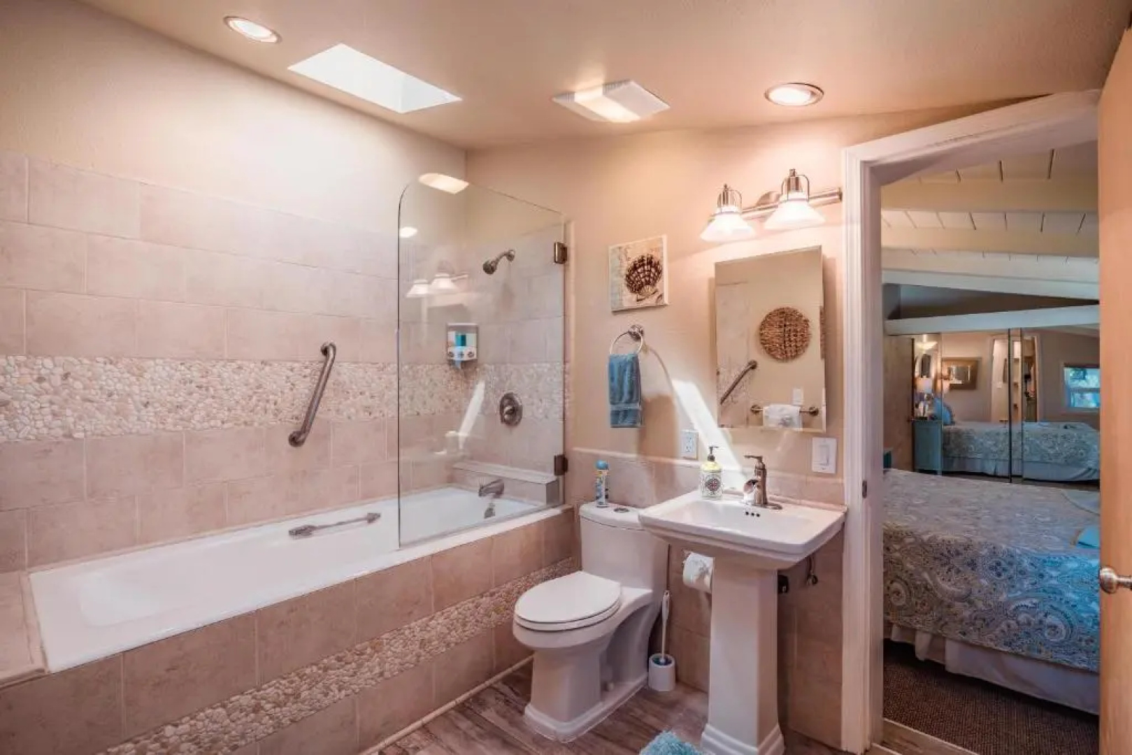 Surfscape Beach House, Private Beach & Ocean views