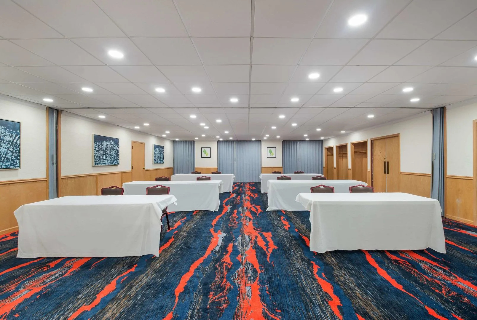 Finger Lakes Inn & Suites