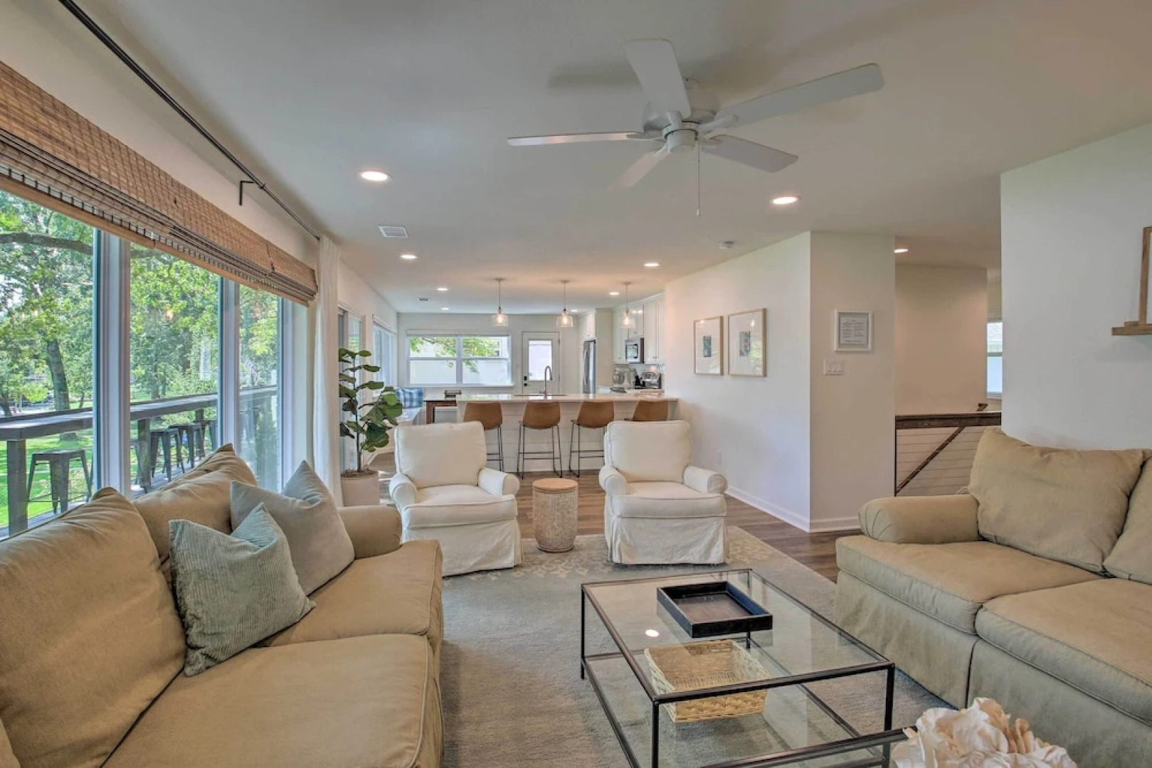 Deck, Fire Pit: Waterfront Lake Hamilton Home