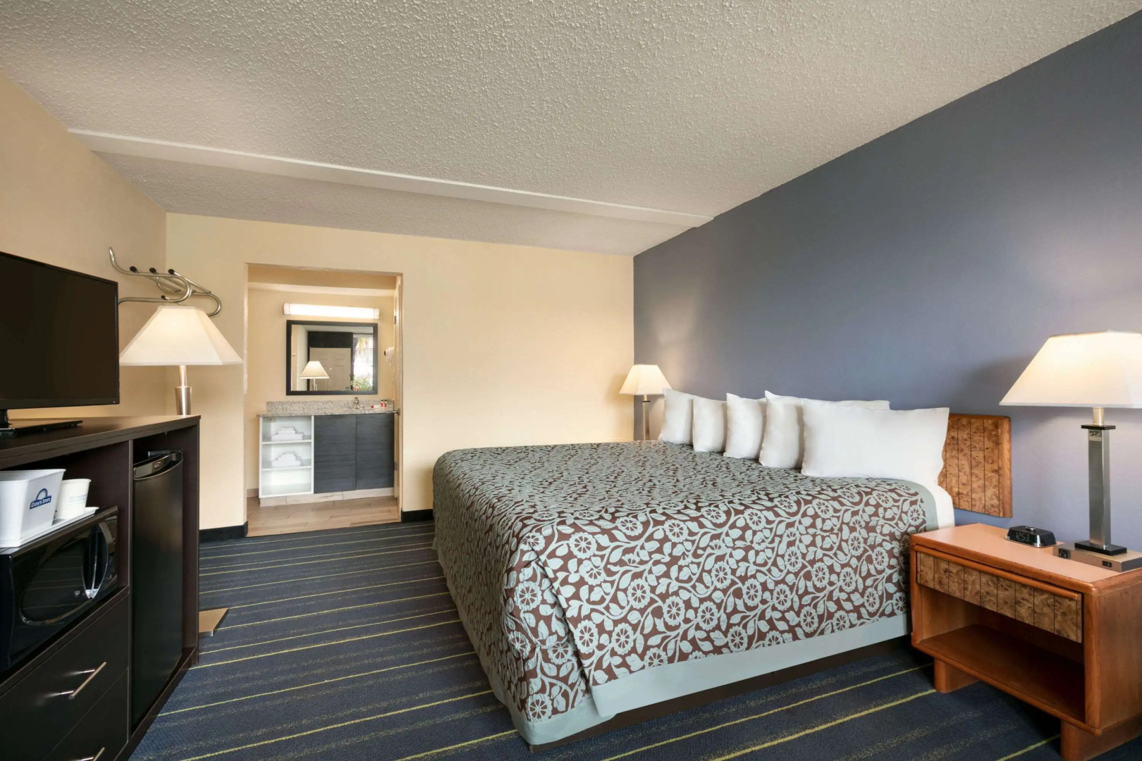 Days Inn by Wyndham Clearwater/Gulf to Bay