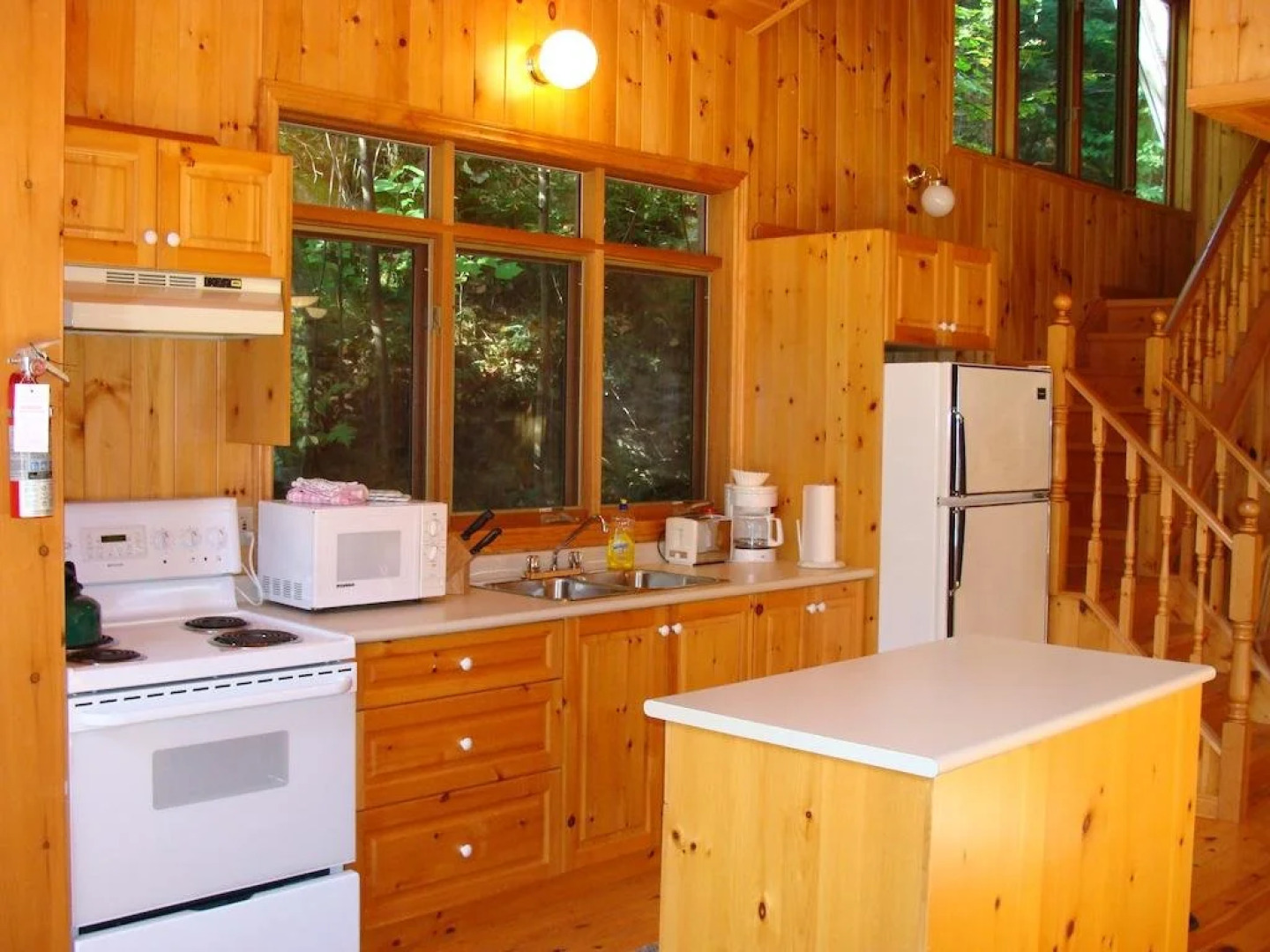 Port Cunnington Lodge & Resort