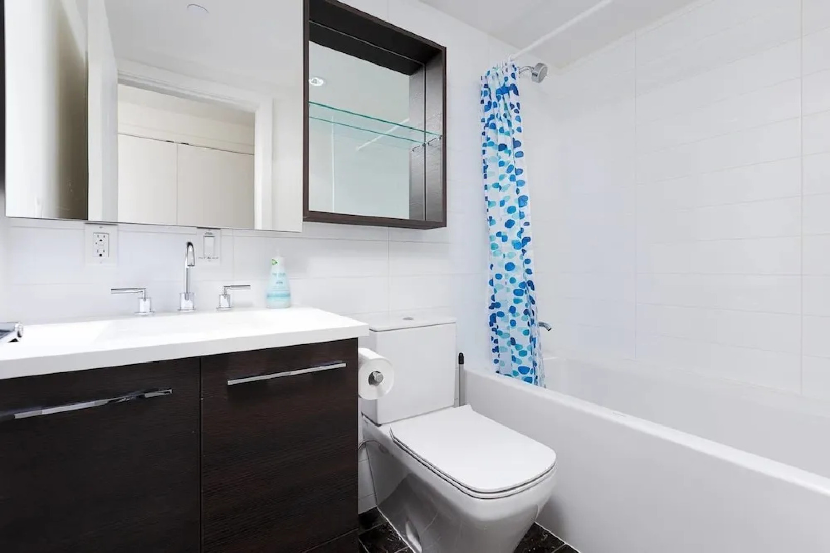 Modern Bright Townhome in Richmond