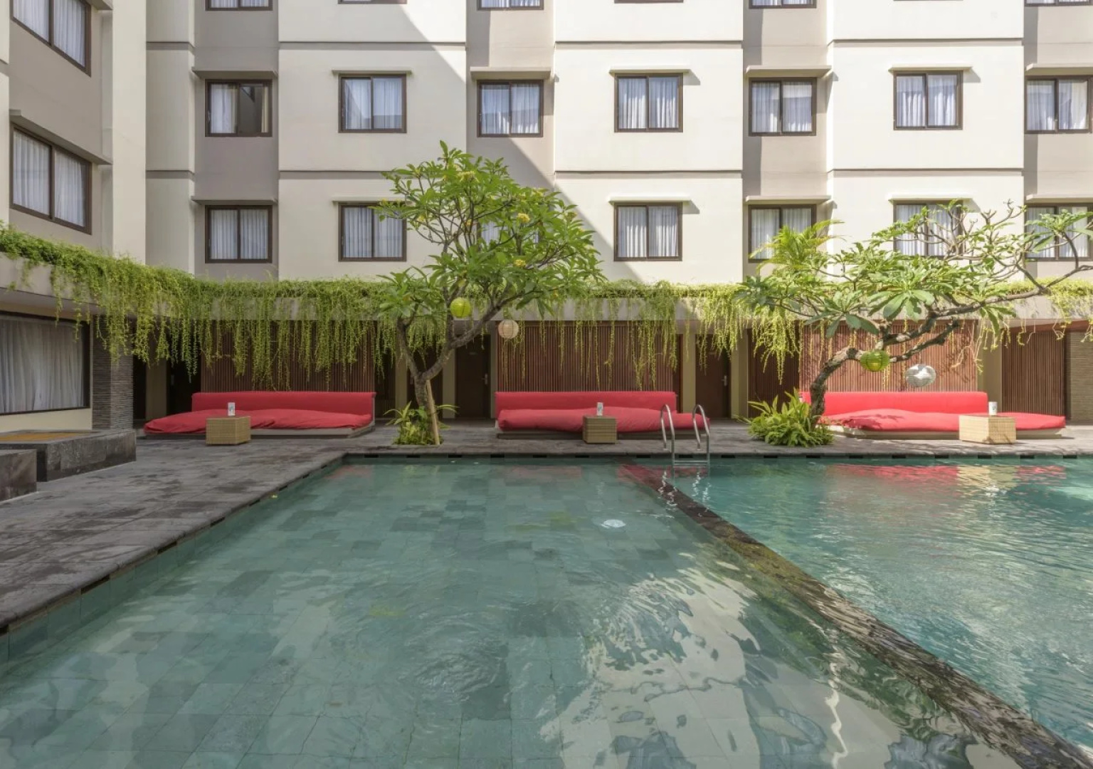 Hotel Dafam Savvoya Seminyak