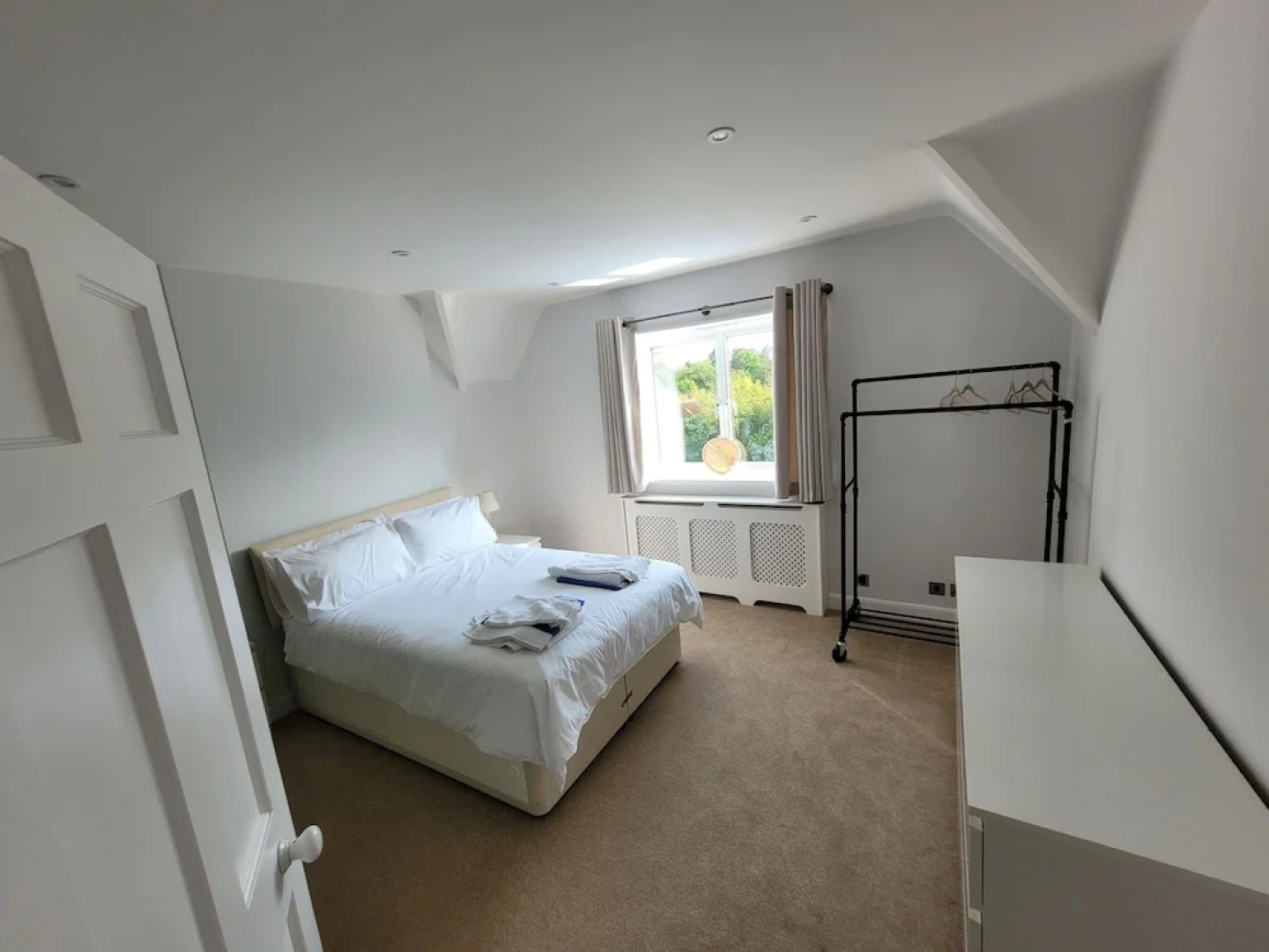 Remarkable 8 Bed Family House Sleeping 16 w/ Pool