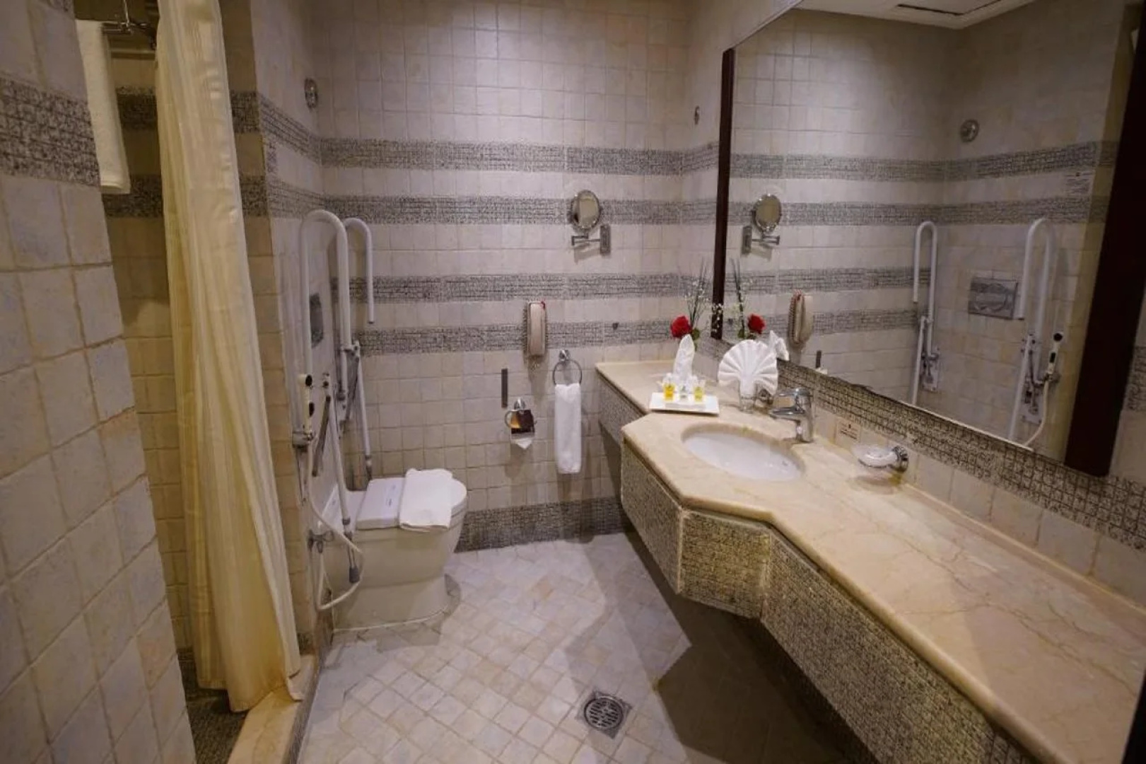 Dar Al Eiman Royal Hotel