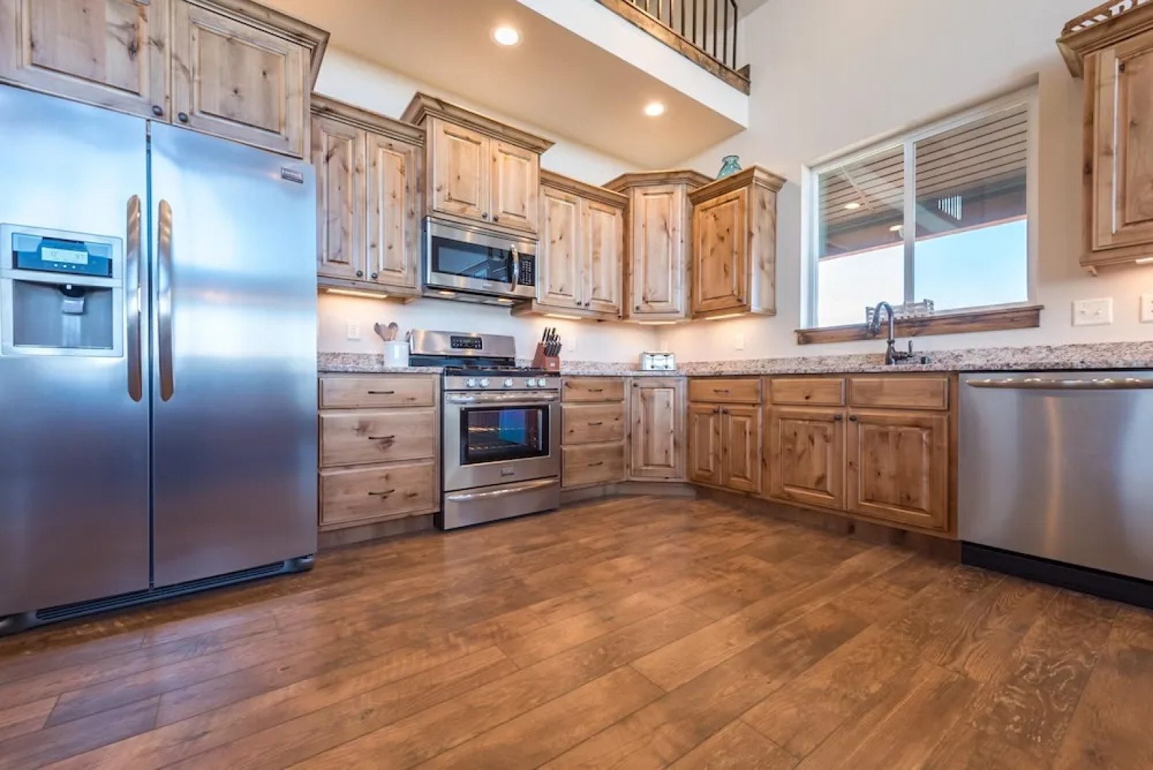 Floor to Ceiling Lake Views - Perfect Family Getaway