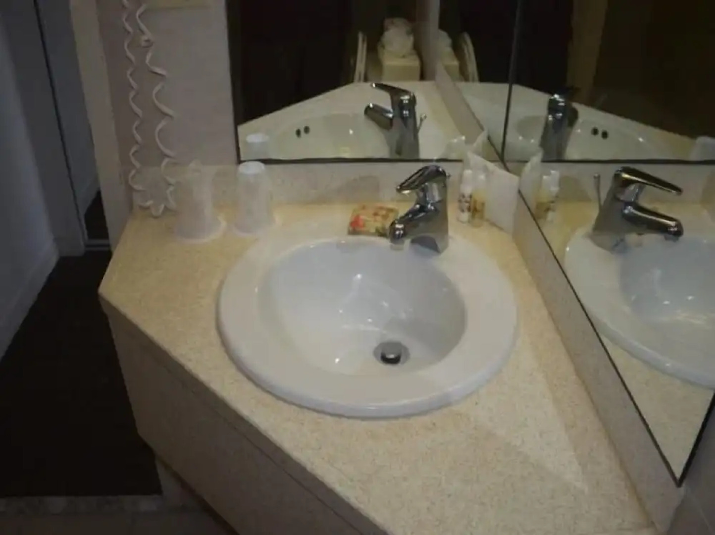 Castaways Resort & Suites