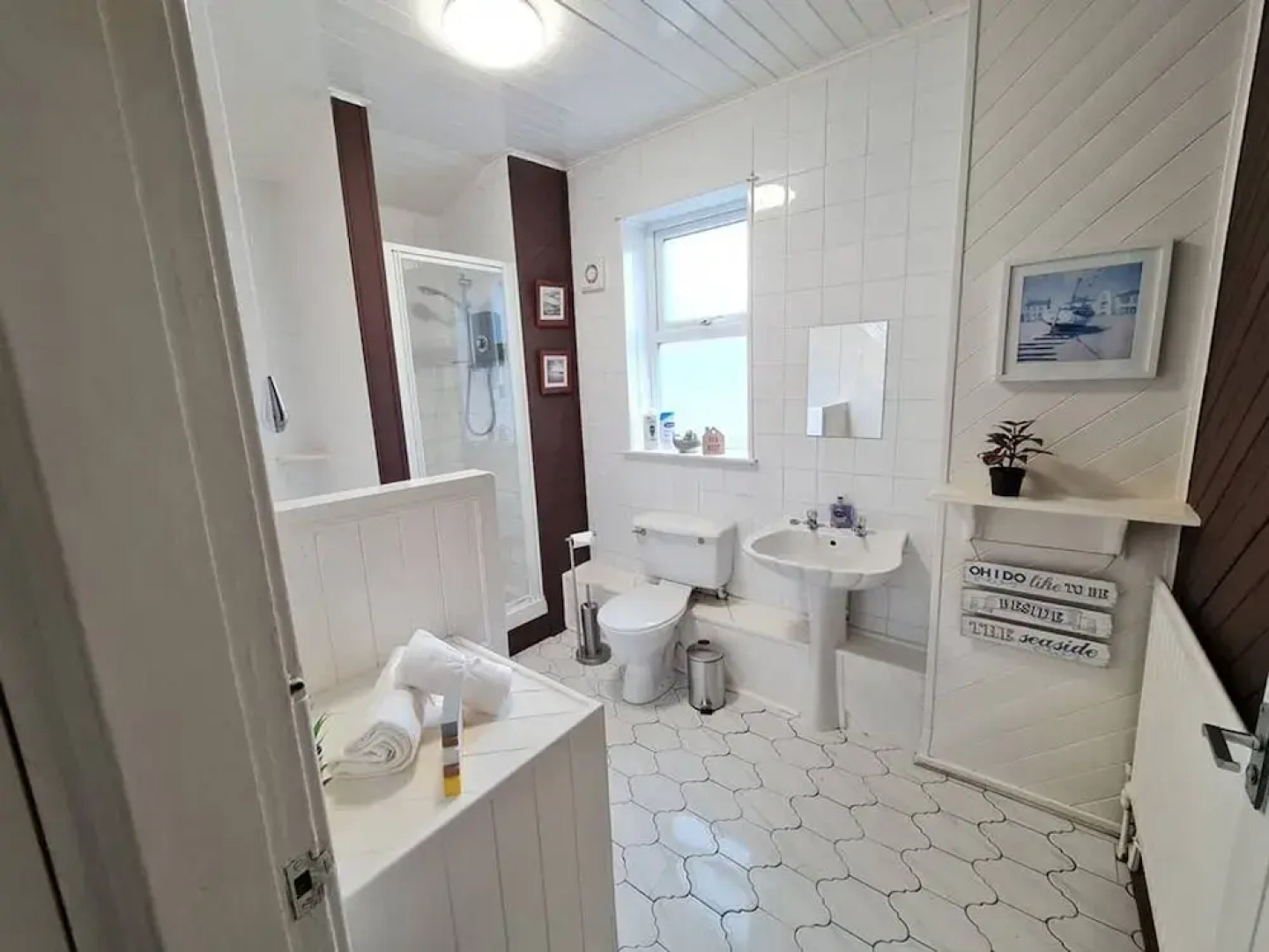 Large 3 Bed Flat Free Parking