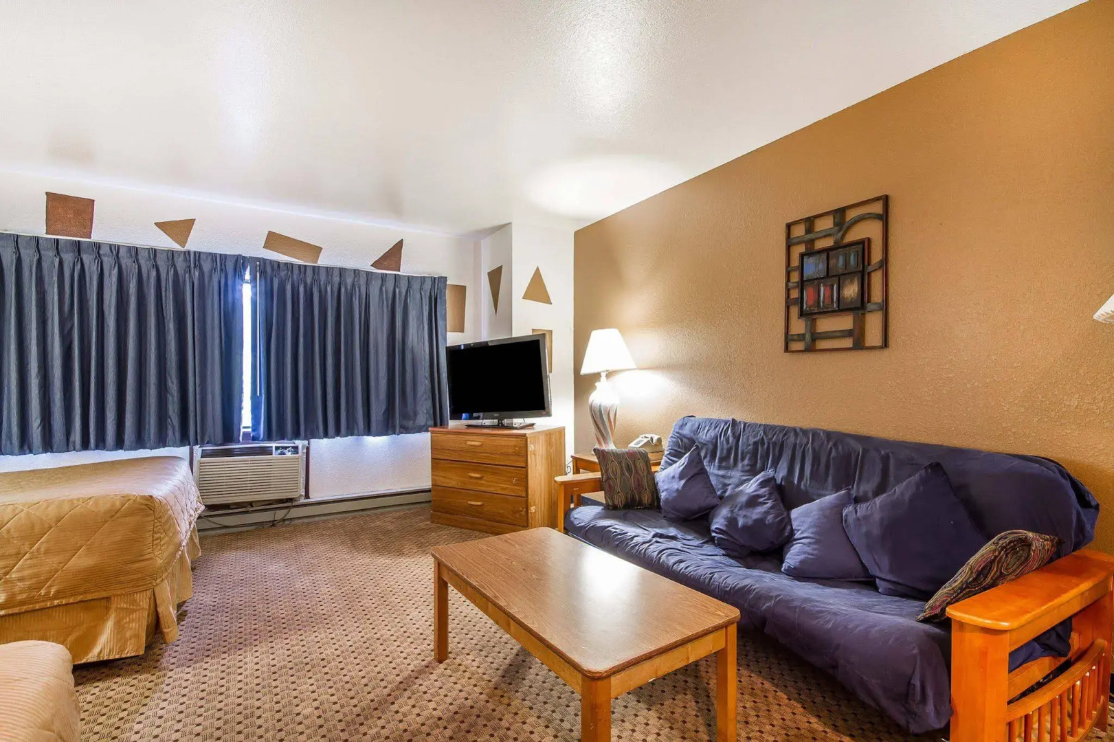 Rodeway Inn & Suites Madison East