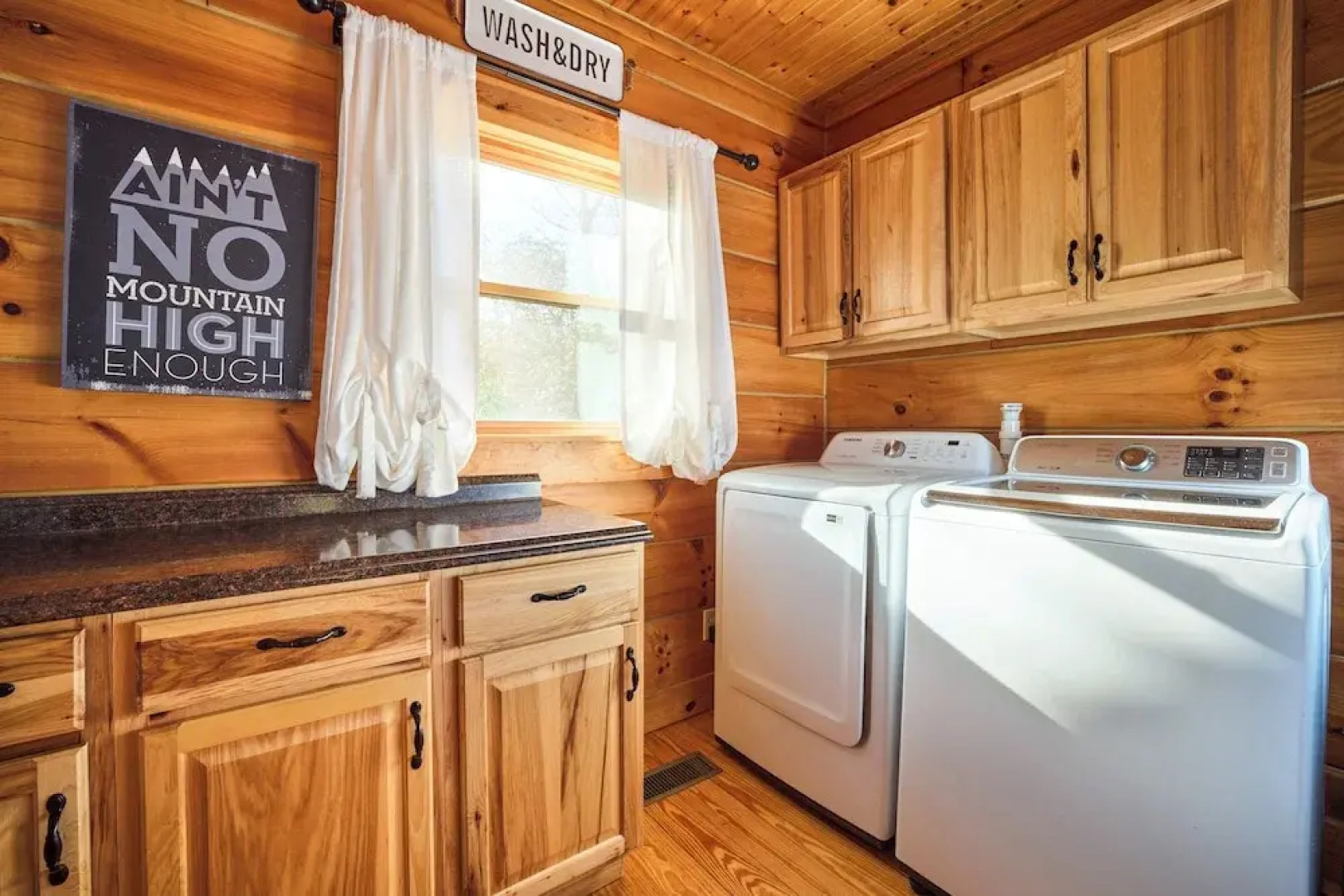 'peaceful Getaway' Penrose Cabin w/ Hot Tub & Pond