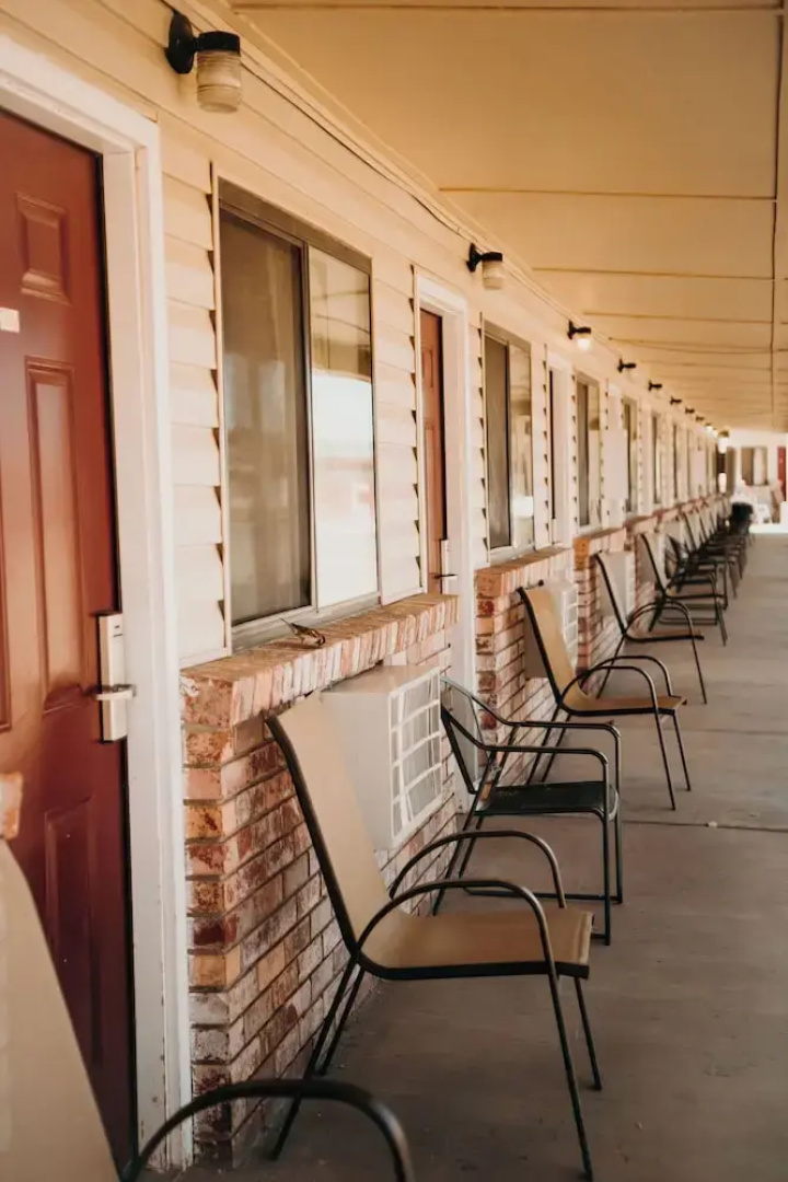Whispering Sands Motel
