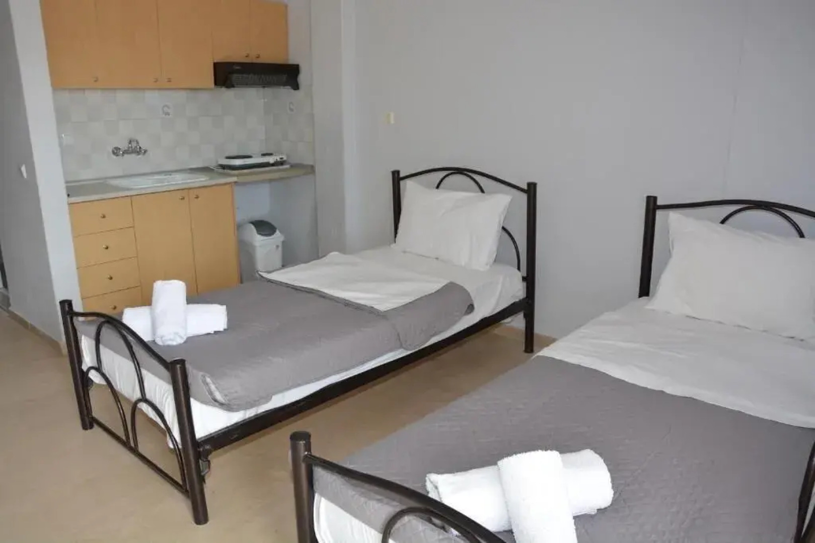 Gatos Village Studios & Apartments