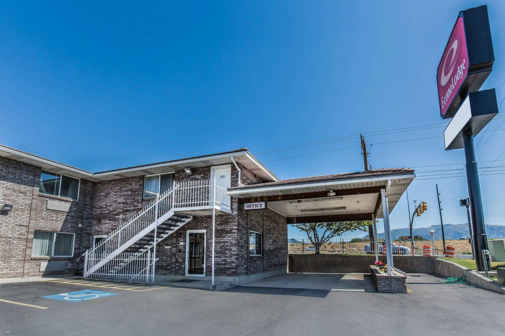 Ameri-Stay Inn & Suites