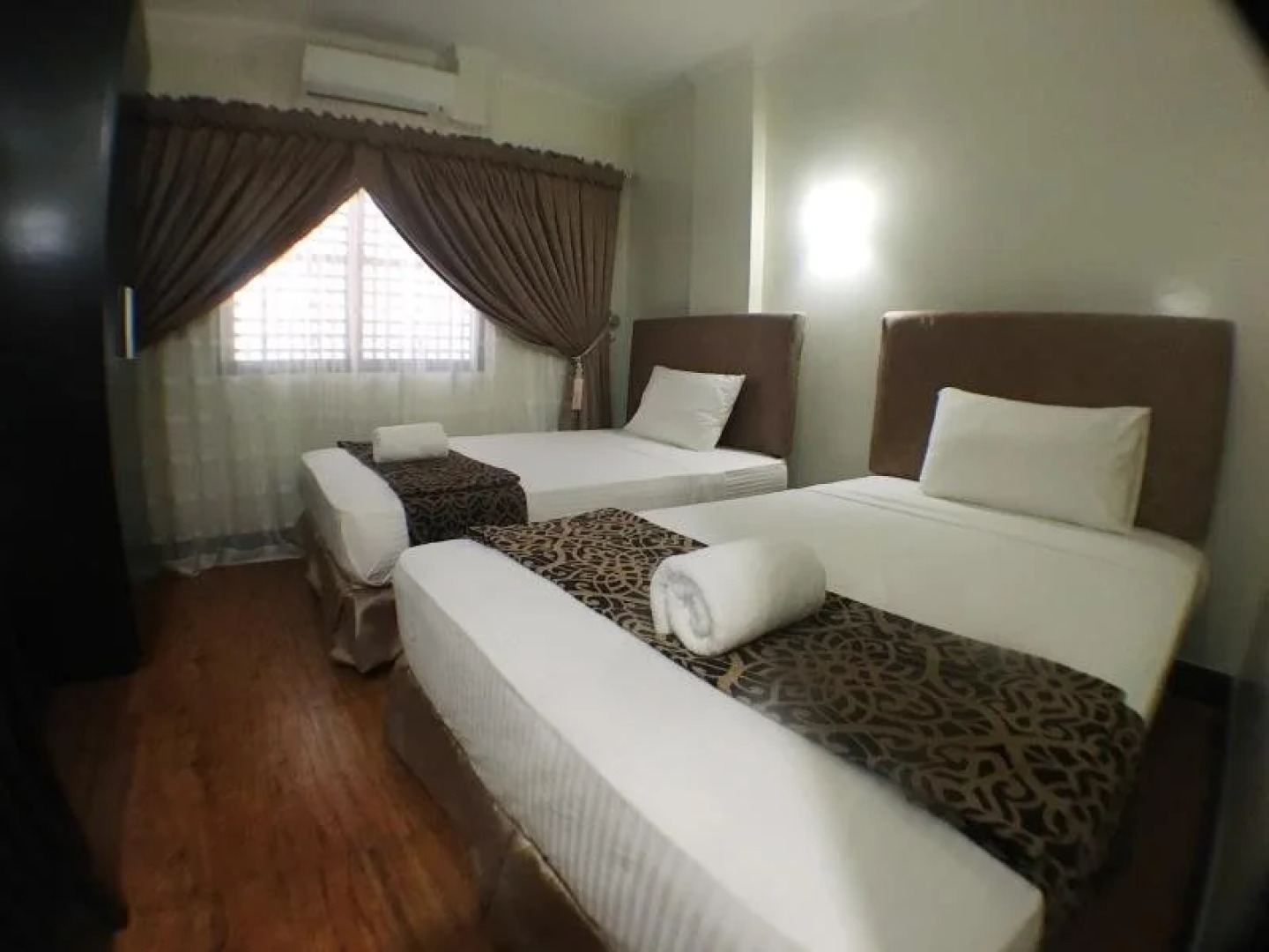 West Loch Park Hotel Vigan