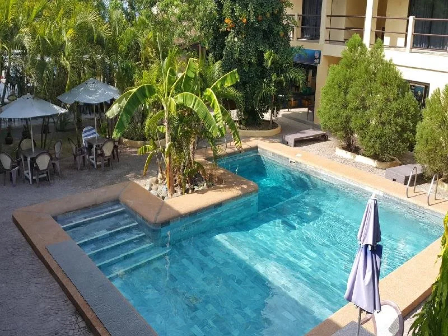 La Laguna Beach Club & Dive Center