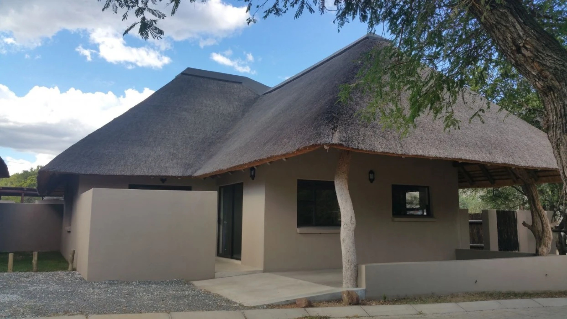 Raptors Wildlife Escapes 28 Apartment