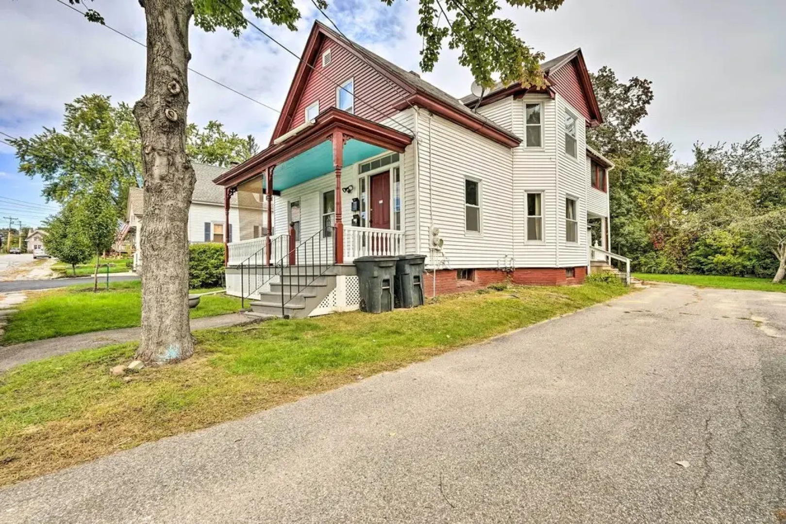 Updated Vintage Apartment < 1/2 Mi to Main St