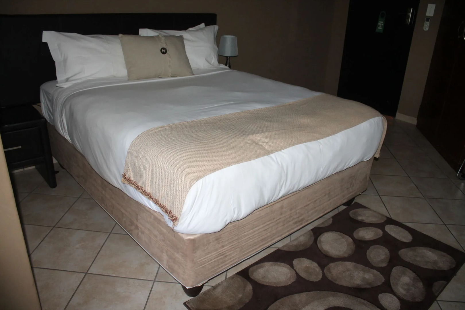 Sleep-Time Guest Lodge