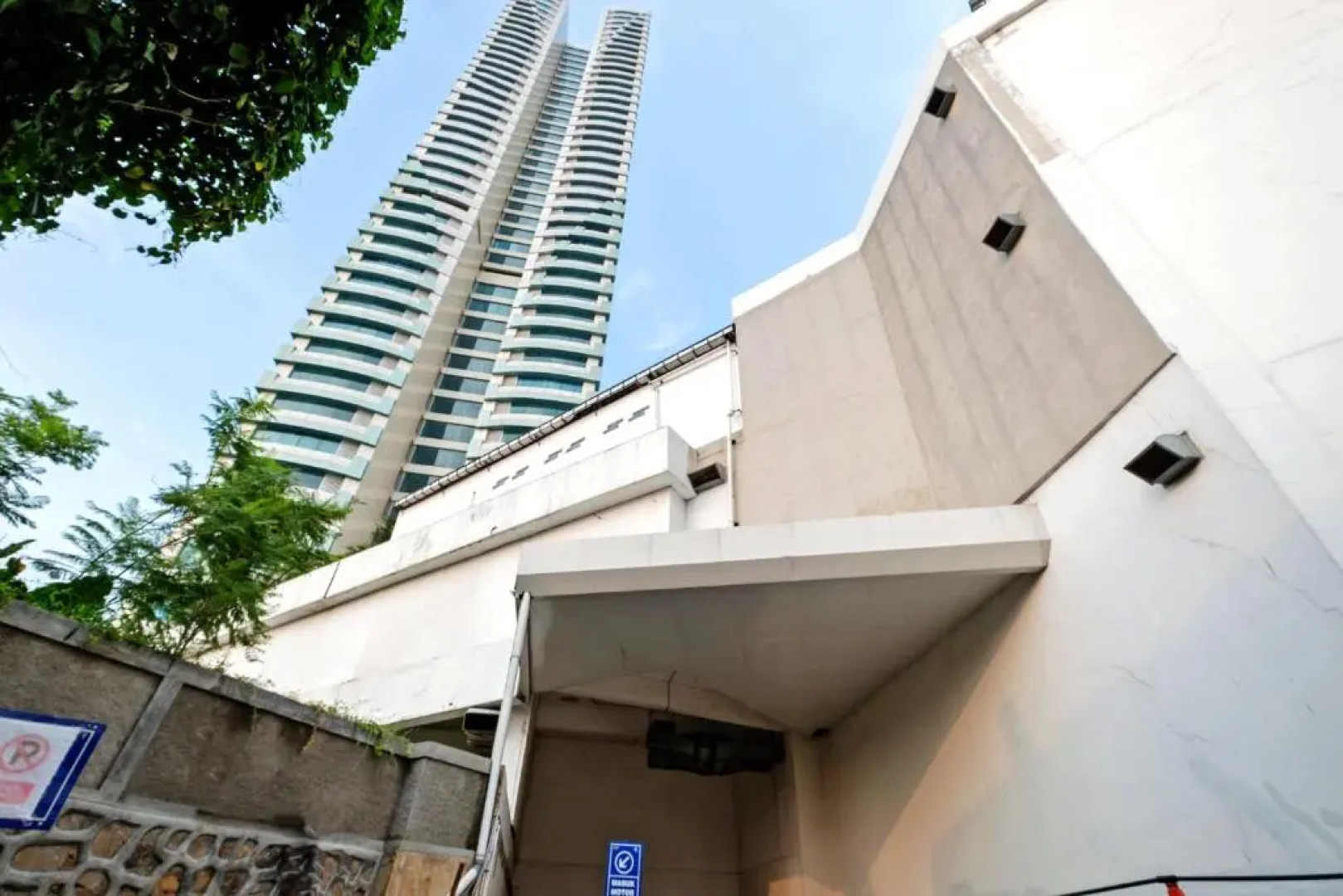 OYO 3390 Apartment Grand Kamala Lagoon Avenue