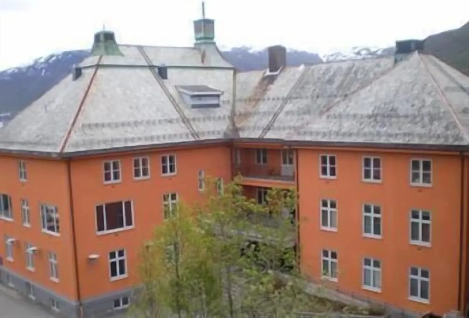 Enter St. Elisabeth Hotel