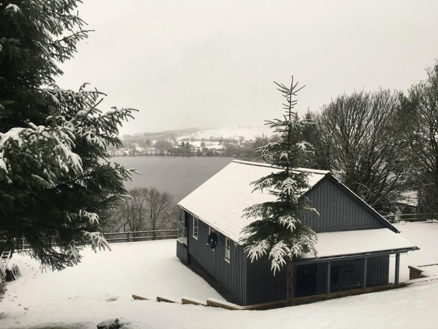 Cosy 2-bed Cottage With Stunning Hill & Loch Views
