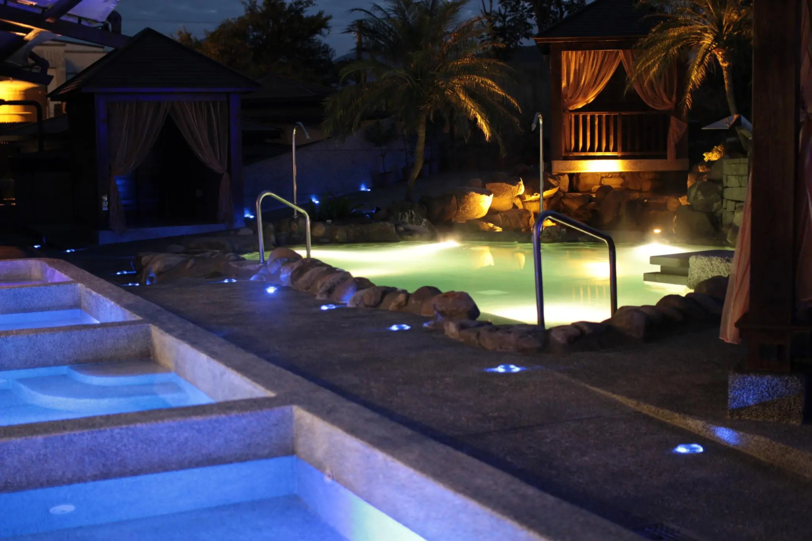 The Loft Seaside Suites