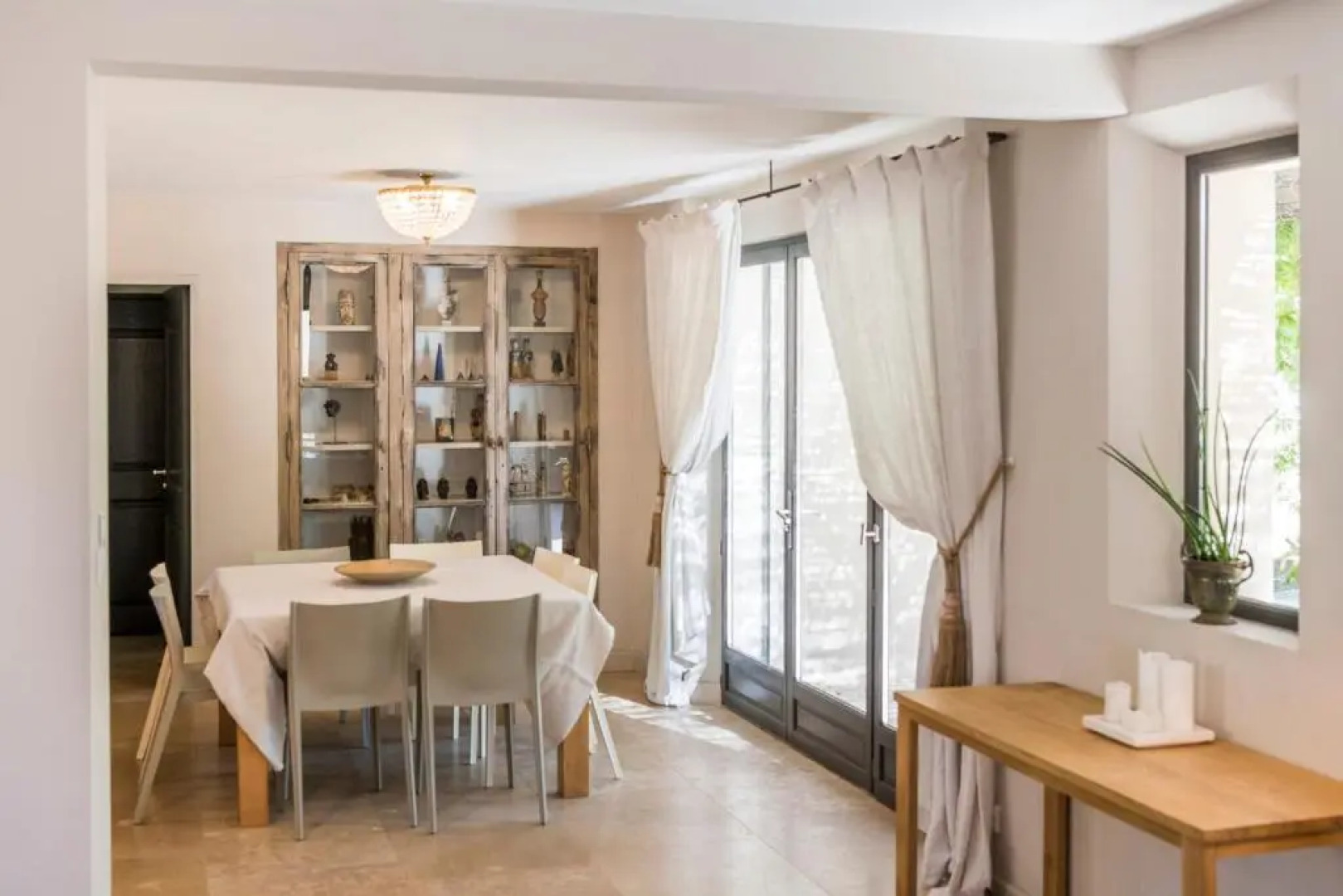 Bâtisse provençale avec piscine privée au coeur du Luberon et du village de Lourmarin, 10 personnes LS2-385 NOUVIAGE