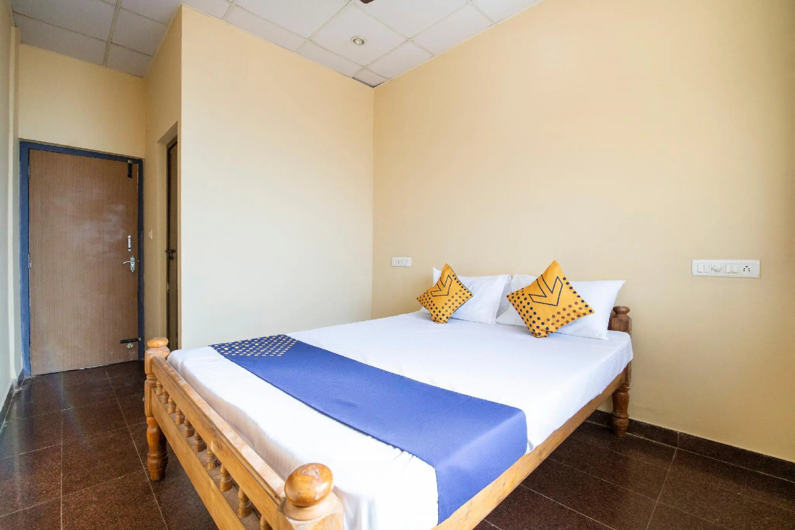 Vaccinated Staff- SPOT ON 70604 New Forever Next