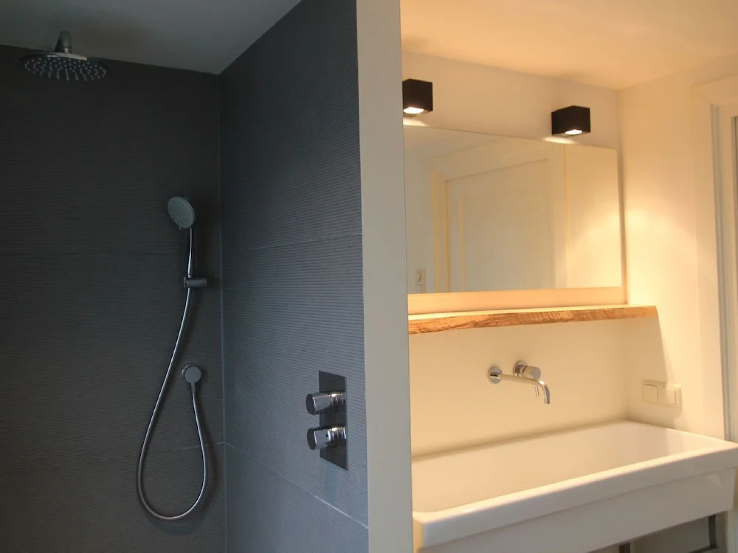 Luxury Holiday Home in Heiloo with Terrace And Garden