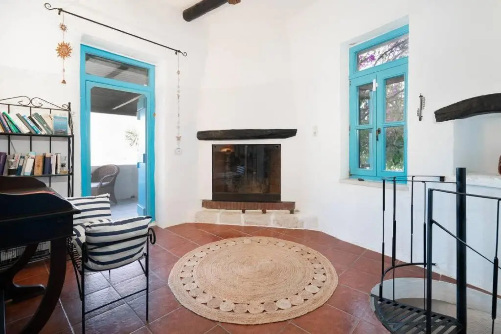 A 3bedroom country house, with pool close to beach