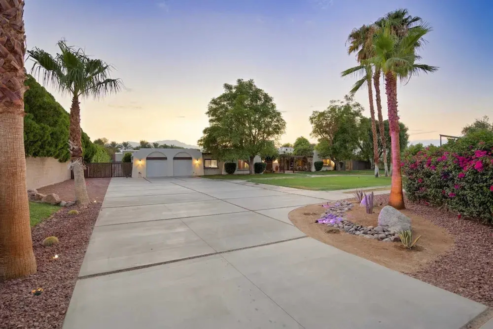 Starlight Estate by Avantstay 26 People! Architectual Mansion w/ Pool, Tennis Court, Game Room