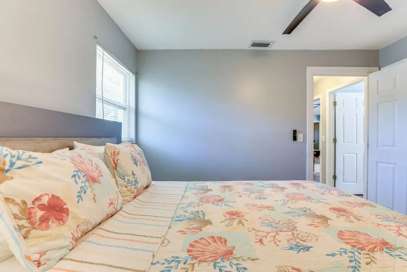 Sarasota Home w/ Heated Pool: 3 Mi to Airport!