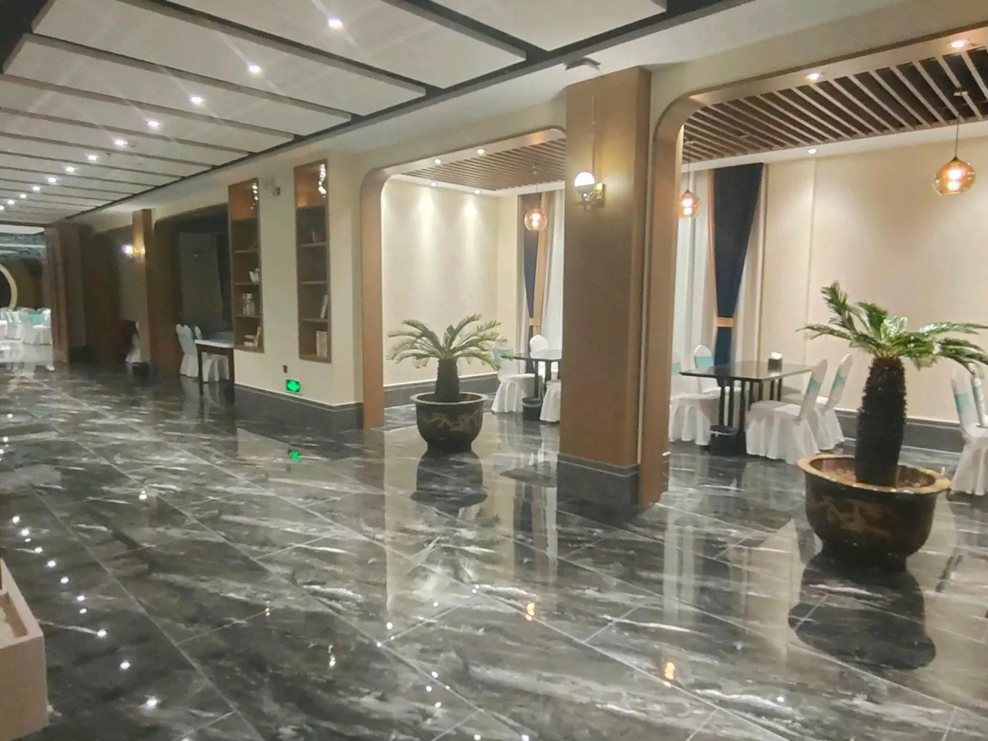 Hailong Hotel (Wanda Plaza Pang Xuchang East Station)