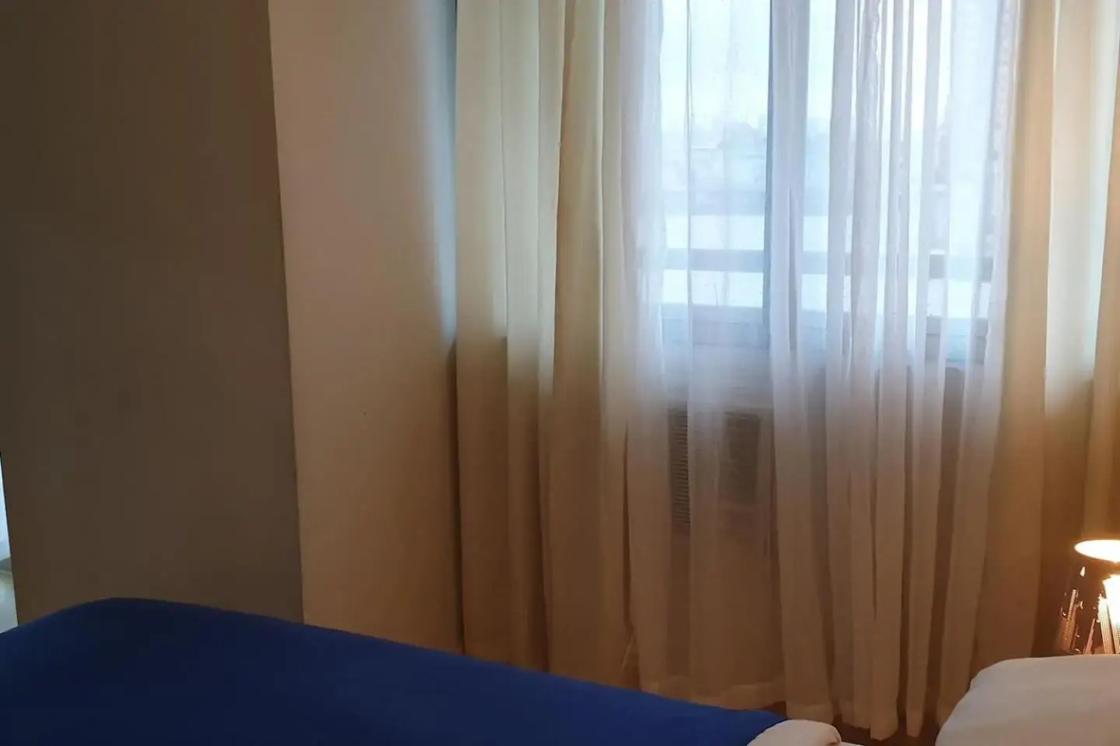 MANDALUYONG 2 Br w 2 Queen, 50HDtv across Shangrila Mall