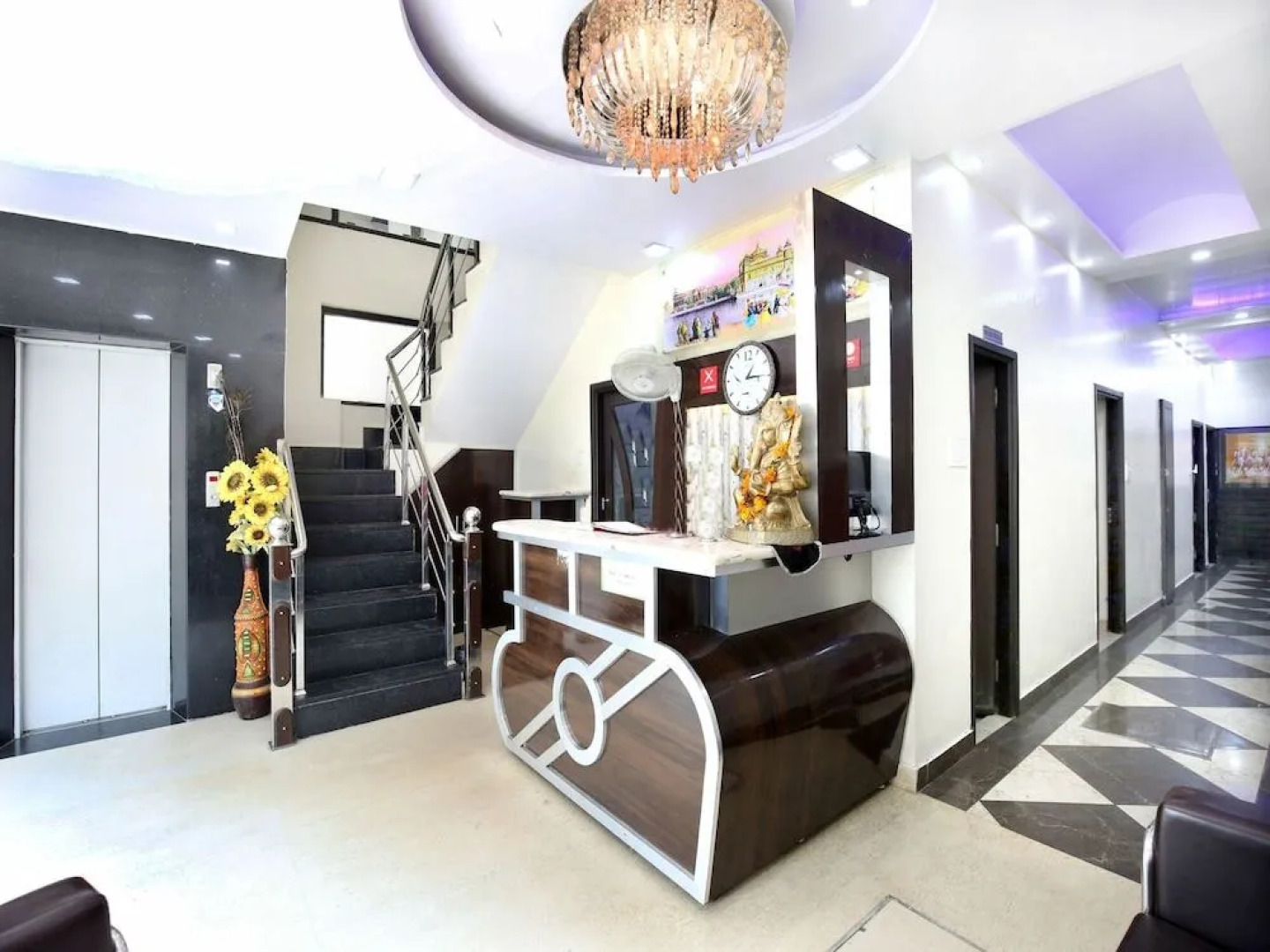 OYO 8766 Hotel DS Regency