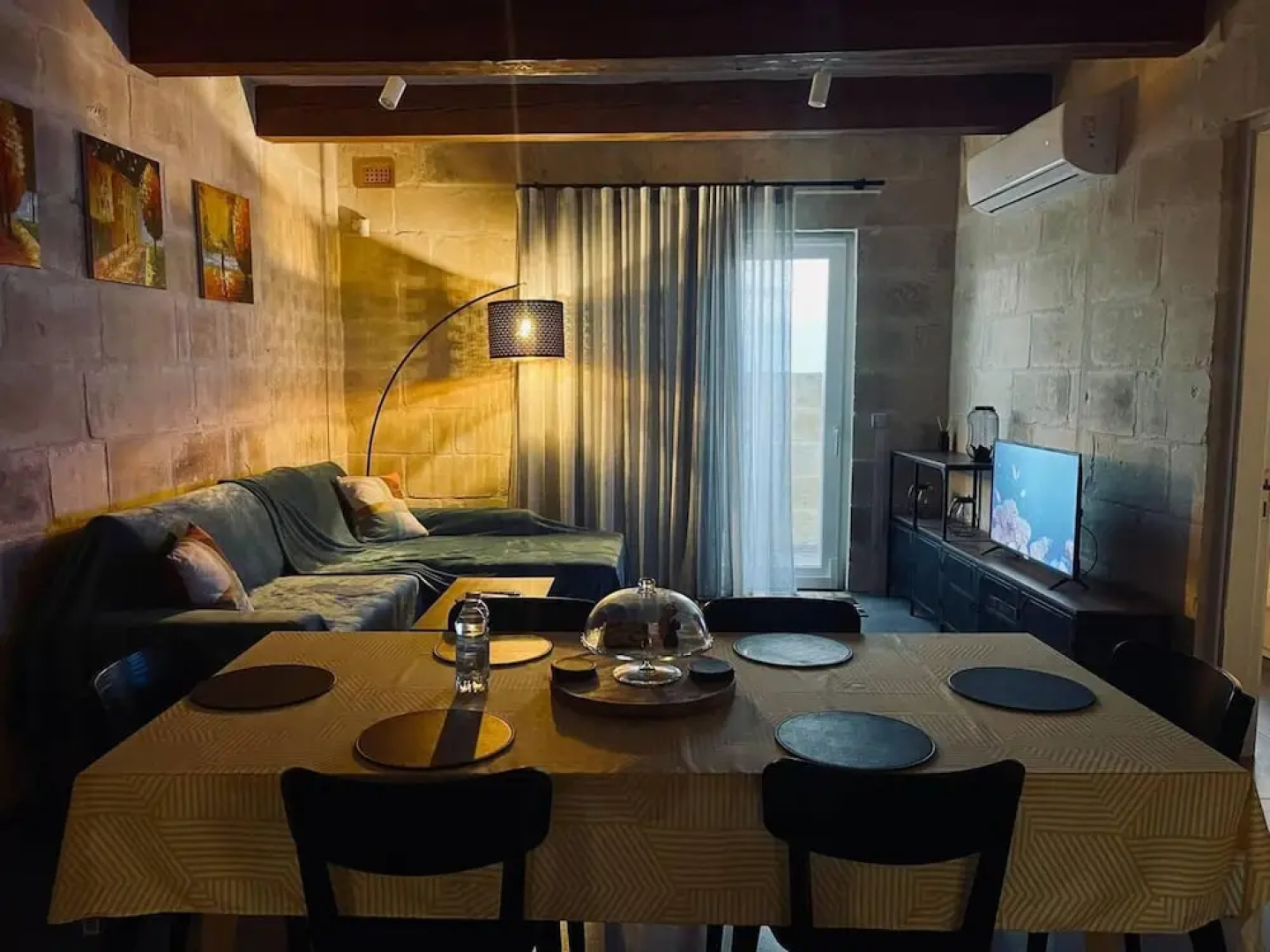 Heritage Living Apartment With Spectacular Views