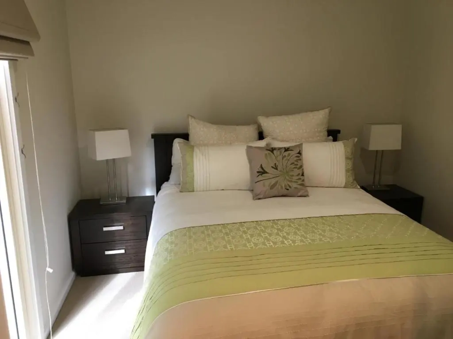 Grand Escape McKenzie - solar heated Pool, WiFi, Netflix, 5 bdrm, 4bthrm