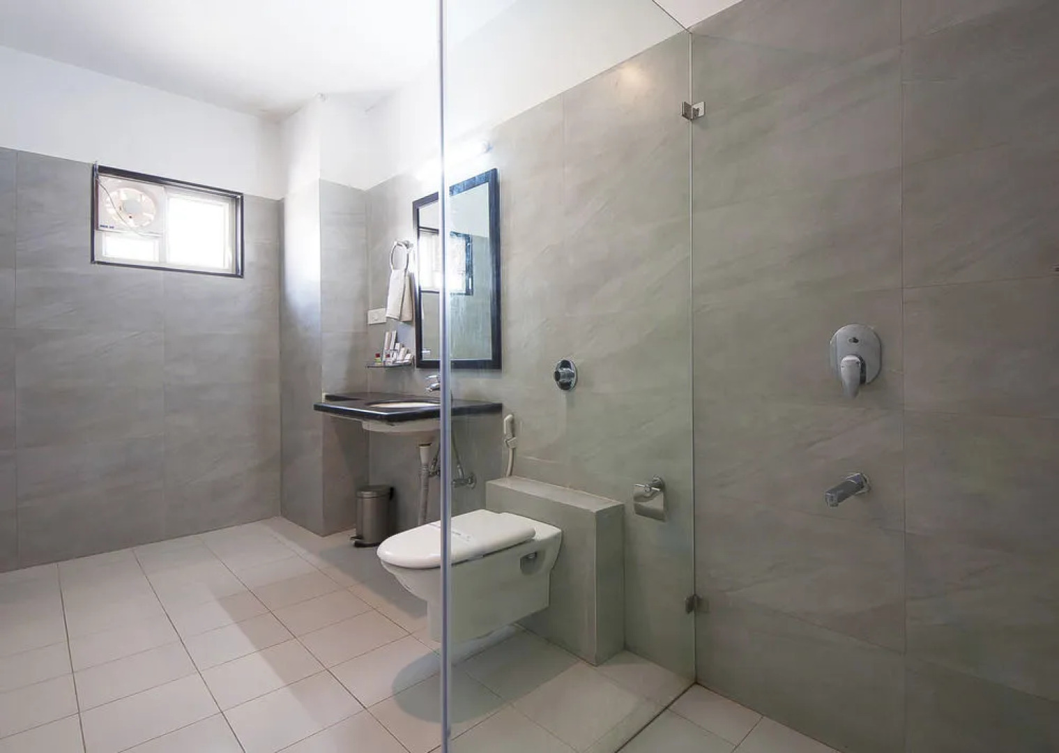 Hotel Presidency Blu Udaipur