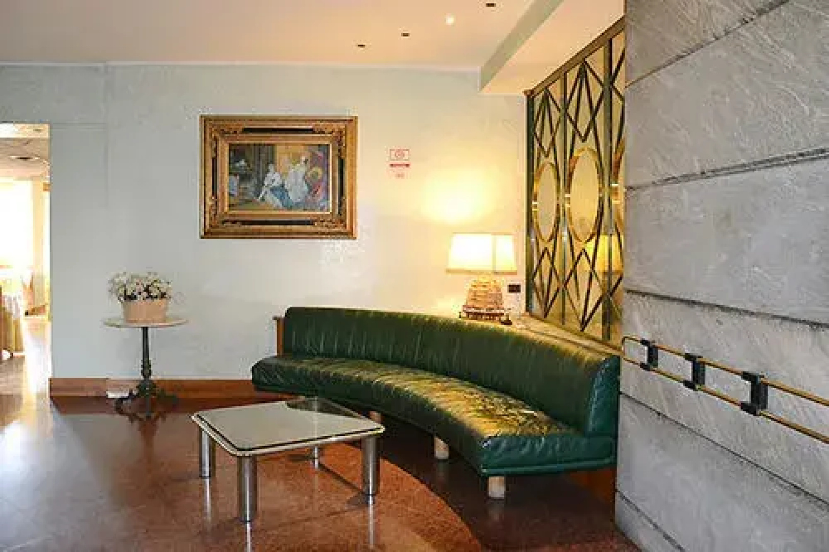Hotel Cesari