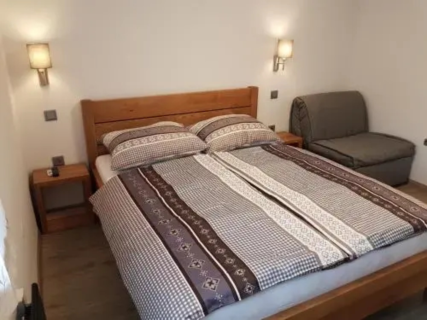 Apartments and Rooms Milena