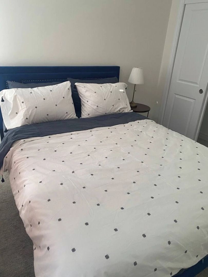 Luxurious Town House With x2 Cars Garage No01