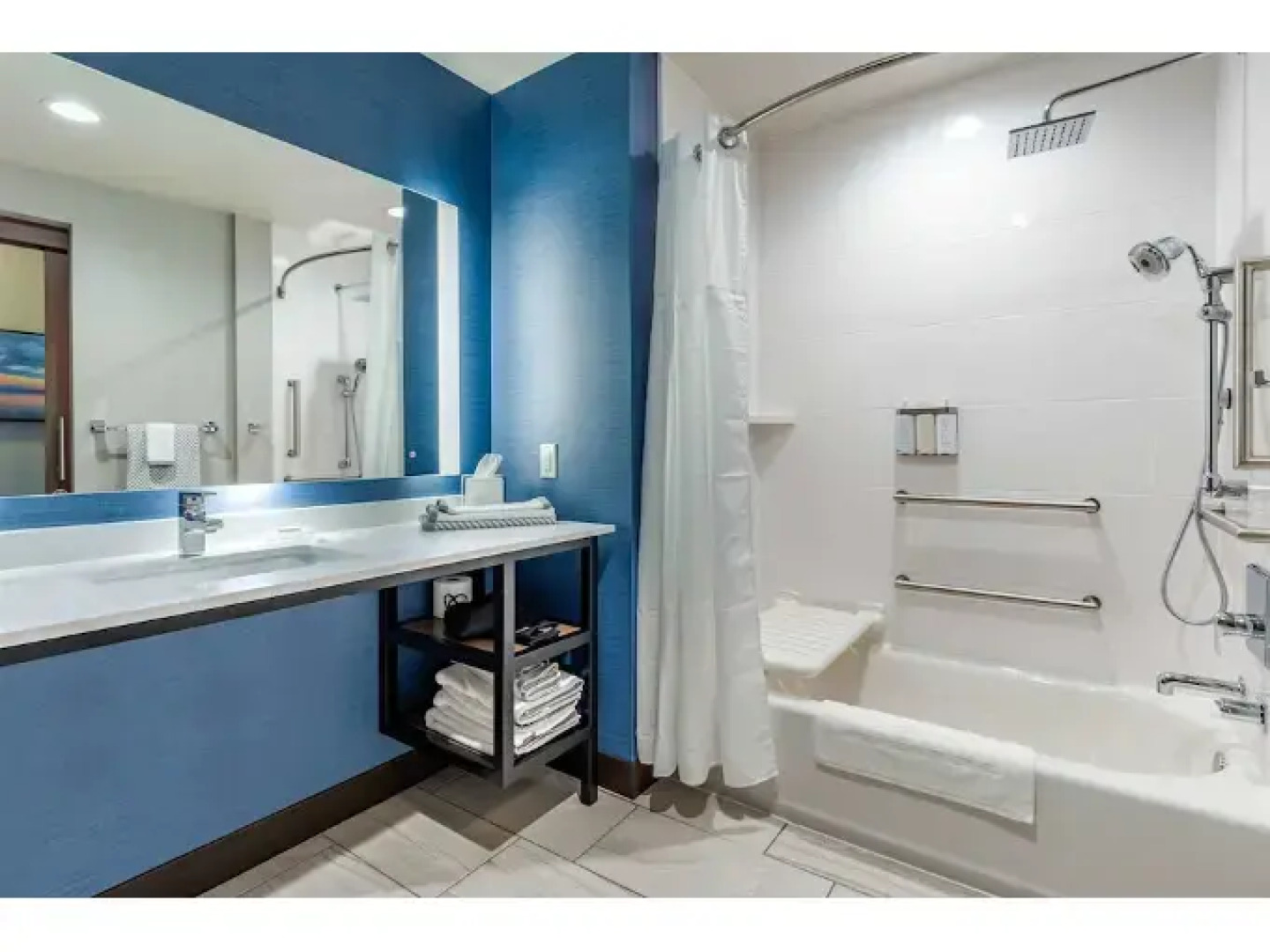 Cambria Hotel Bettendorf Quad Cities