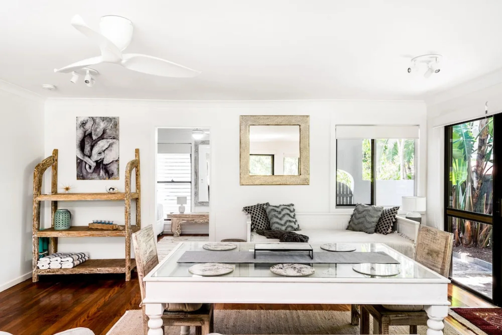 Gigi's - Absolute Beachfront